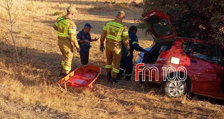 Τροχαίο ατύχημα έξω από τον Άγιο Δημήτριο | Εγκλωβίστηκε γυναίκα οδηγός