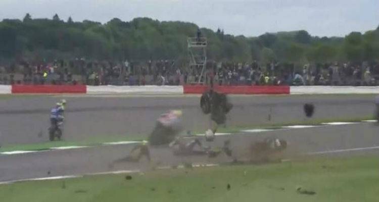 &Tau;&rho;&omicron;&mu;&alpha;&kappa;&tau;&iota;&kappa;ή &sigma;ύ&gamma;&kappa;&rho;&omicron;&upsilon;&sigma;&eta; &sigma;&tau;&omicron; MotoGP -&Gamma;&lambda;ί&tau;&omega;&sigma;&alpha;&nu; &alpha;&pi;ό &theta;&alpha;ύ&mu;&alpha; &omicron;&iota; &delta;ύ&omicron; &omicron;&delta;&eta;&gamma;&omicron;ί (video)