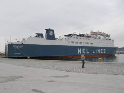 &Mu;&epsilon; &mu;ί&alpha; &mu;&eta;&chi;&alpha;&nu;ή &tau;&omicron; &pi;&lambda;&omicron;ί&omicron; &Tau;&alpha;&xi;&iota;ά&rho;&chi;&eta;&sigmaf;