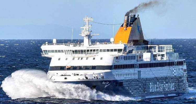 Ακινητοποιημένο λόγω ισχυρών ανέμων το Blue Star Mykonos