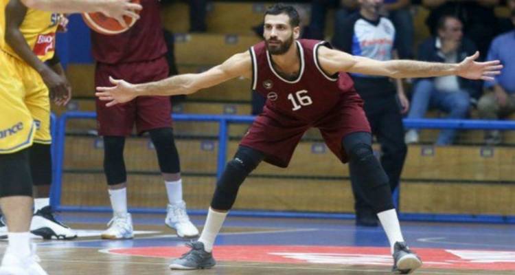 &Mu;&omicron;ύ&rho;&tau;&omicron;&sigmaf;: &laquo;&Nu;&alpha; &kappa;ά&nu;&omicron;&upsilon;&mu;&epsilon; &delta;ώ&rho;&omicron; &sigma;&tau;&omicron;&nu; &kappa;ό&sigma;&mu;&omicron; &tau;&eta;&sigmaf; &Lambda;ή&mu;&nu;&omicron;&upsilon;&raquo;