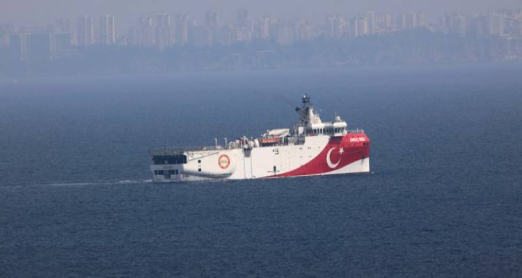 Κρατά κλειστούς τους πομπούς του το Oruc Reis | Σε απομόνωση η Τουρκία, διεθνής καταδίκη για τη στάση της