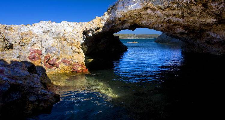 Η σπηλιά της φώκιας στη Λήμνο