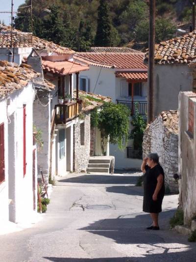 &Omicron; &Alpha;.&Omicron; &Kappa;ά&sigma;&pi;&alpha;&kappa;&alpha; &alpha;&phi;ή&nu;&epsilon;&iota; &tau;&eta; &mu;&pi;ά&lambda;&alpha; &kappa;&alpha;&iota; &pi;&iota;ά&nu;&epsilon;&iota; &tau;&omicron; &chi;&omicron;&rho;ό