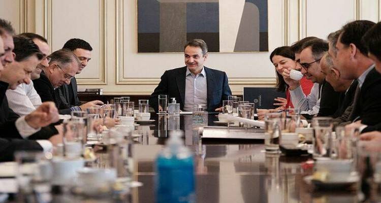 Επιπλέον 929 γιατροί και νοσηλευτές από βδομάδα