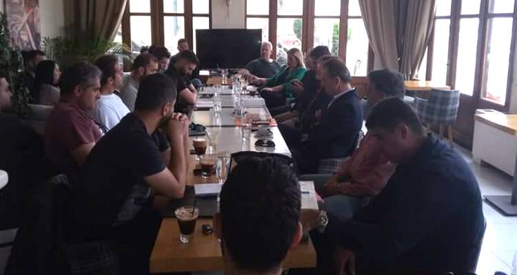 Τι συζητήθηκε στη συνάντηση των υποψήφιων δημάρχων Λήμνου με τον σύλλογο εστίασης