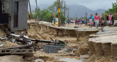 Τροπική καταιγίδα έπληξε το Μεξικό | Τρεις νεκροί (photos)