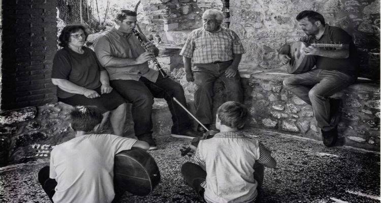 &Omicron;&iota; &mu;&omicron;&upsilon;&sigma;&iota;&kappa;&omicron;ί &xi;&alpha;&nu;ά &sigma;&tau;&alpha; &chi;&omega;&rho;&iota;ά &tau;&eta;&sigmaf; &Lambda;ή&mu;&nu;&omicron;&upsilon;