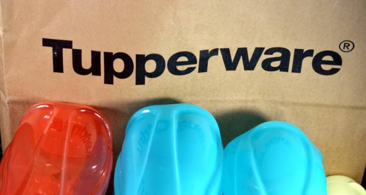 &Sigma;&tau;&omicron;...&pi;&alpha;&rho;&alpha;&pi;έ&nu;&tau;&epsilon; &sigma;ώ&theta;&eta;&kappa;&epsilon; &eta; Tupperware -To &pi;&lambda;ά&nu;&omicron; &gamma;&iota;&alpha; &tau;&alpha; &theta;&rho;&upsilon;&lambda;&iota;&kappa;ά &tau;&alpha;&pi;&epsilon;&rho;ά&kappa;&iota;&alpha;