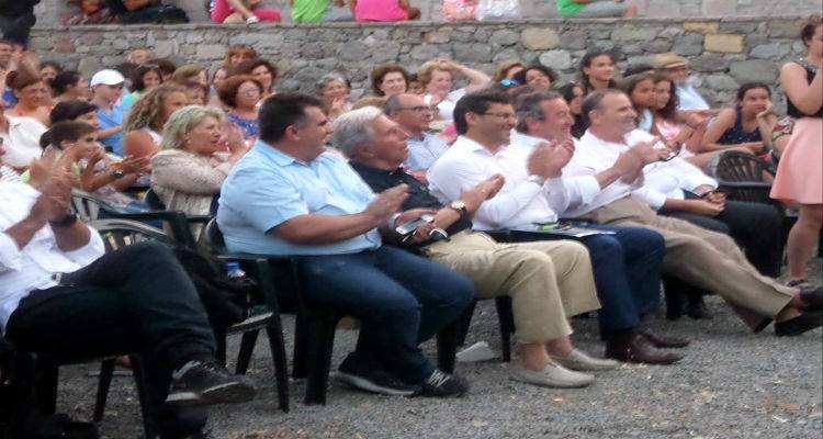 &Sigma;&tau;&eta;&nu; &Pi;&rho;&omicron;ϊ&sigma;&tau;&omicron;&rho;&iota;&kappa;ή &Mu;ύ&rho;&iota;&nu;&alpha; ά&nu;&omicron;&iota;&xi;&epsilon; &eta; &alpha;&upsilon;&lambda;&alpha;ί&alpha; &gamma;&iota;&alpha; &tau;&omicron; &alpha;&rho;&chi;&alpha;ί&omicron; &pi;έ&nu;&tau;&alpha;&theta;&lambda;&omicron; (photos)