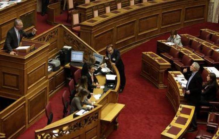 &Sigma;&kappa;&lambda;&eta;&rho;&omicron;ί &delta;&iota;ά&lambda;&omicron;&gamma;&omicron;&iota; &gamma;&iota;&alpha; &tau;&alpha; &laquo;&kappa;ό&kappa;&kappa;&iota;&nu;&alpha;&raquo; &delta;ά&nu;&epsilon;&iota;&alpha;, 100 &delta;ό&sigma;&epsilon;&iota;&sigmaf;, &alpha;&pi;&omicron;&delta;&omicron;&chi;έ&sigmaf; &epsilon;&nu;&sigma;&tau;ό&lambda;&omega;&nu;