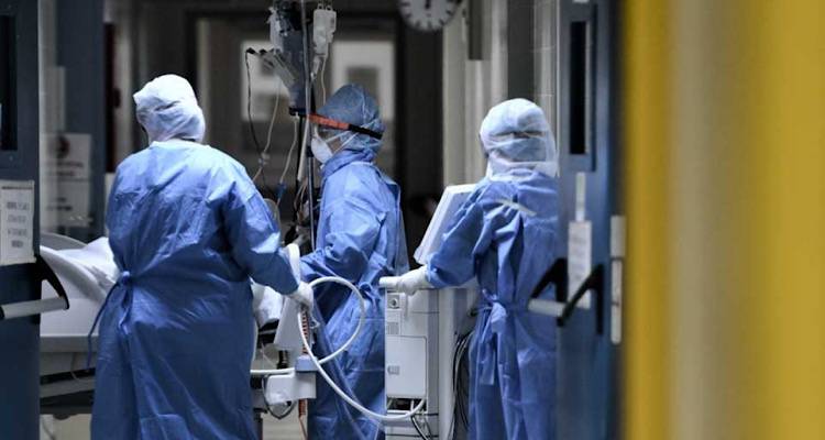 Κορωνοϊός: Διπλό αρνητικό ρεκόρ με 2.166 νέα κρούσματα και 169 διασωληνωμένους