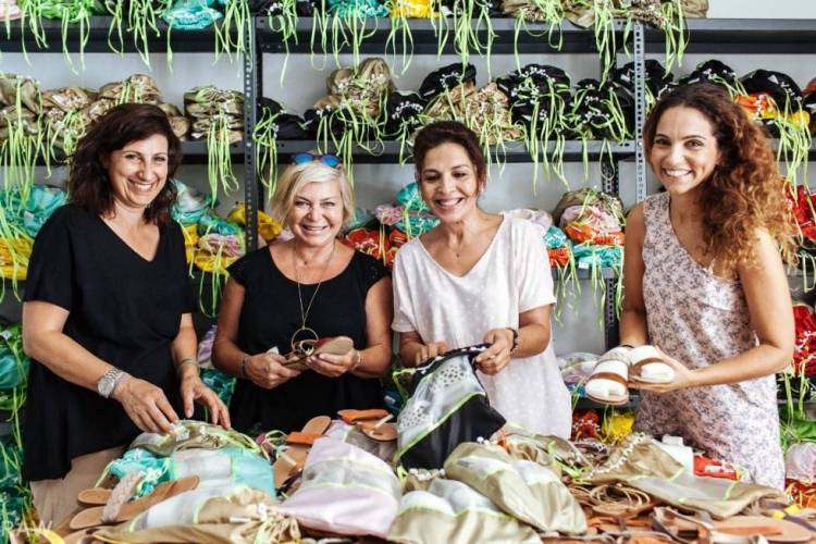 &Tau;&omicron; έ&xi;&alpha;&lambda;&lambda;&omicron; &sigma;&alpha;&nu;&delta;ά&lambda;&iota;