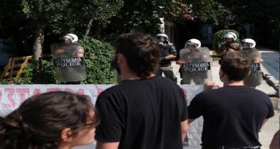 &Epsilon;&Lambda;&Mu;&Epsilon; &Lambda;ή&mu;&nu;&omicron;&upsilon;: Έ&xi;&omega; &eta; &alpha;&sigma;&tau;&upsilon;&nu;&omicron;&mu;ί&alpha; &alpha;&pi;ό &tau;&iota;&sigmaf; &sigma;&chi;&omicron;&lambda;έ&sigmaf;!