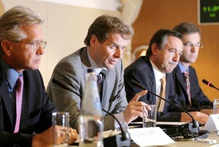 Ανοίγει θέμα επαναδιαπραγμάτευσης του Μνημονίου;