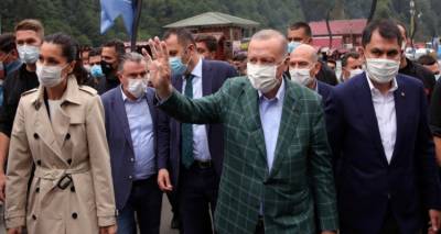&Tau;&omicron;&upsilon;&rho;&kappa;ί&alpha;: &Sigma;&tau;ή&nu;&epsilon;&iota; &epsilon;&pi;&iota;&kappa;&omicron;&iota;&nu;&omega;&nu;&iota;&alpha;&kappa;ό &sigma;ό&omicron;&upsilon; &omicron; &Epsilon;&rho;&nu;&tau;&omicron;&gamma;ά&nu; &alpha;&pi;ό &tau;&eta; &Mu;&alpha;ύ&rho;&eta; &theta;ά&lambda;&alpha;&sigma;&sigma;&alpha;