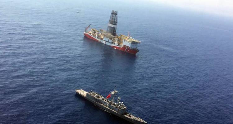 &Epsilon;&pi;&alpha;&gamma;&rho;ύ&pi;&nu;&eta;&sigma;&eta; &sigma;&tau;&omicron; &Alpha;&iota;&gamma;&alpha;ί&omicron;: &Pi;&alpha;&iota;&chi;&nu;ί&delta;&iota;&alpha; &alpha;&pi;&omicron;&kappa;&lambda;&iota;&mu;ά&kappa;&omega;&sigma;&eta;&sigmaf; &alpha;&pi;ό &tau;&eta;&nu; &Tau;&omicron;&upsilon;&rho;&kappa;ί&alpha; | &Omicron;&iota; &pi;&iota;έ&sigma;&epsilon;&iota;&sigmaf; &Mu;&alpha;&kappa;&rho;ό&nu;-&Mu;έ&rho;&kappa;&epsilon;&lambda;