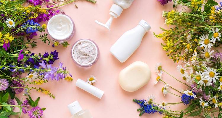 Μικρή αγγελία: Ζητείται υπάλληλος για εργασία στον χώρο των καλλυντικών