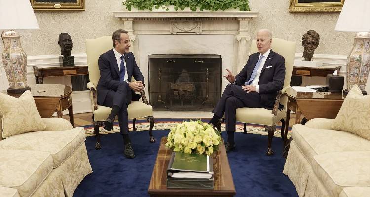 &Omicron; &Mu;&eta;&tau;&sigma;&omicron;&tau;ά&kappa;&eta;&sigmaf; έ&delta;&epsilon;&iota;&xi;&epsilon; &sigma;&tau;&omicron;&nu; &Mu;&pi;ά&iota;&nu;&tau;&epsilon;&nu; &tau;&omicron;&nu; &tau;&omicron;&upsilon;&rho;&kappa;&iota;&kappa;ό &chi;ά&rho;&tau;&eta; &tau;&eta;&sigmaf; &laquo;&gamma;&alpha;&lambda;ά&zeta;&iota;&alpha;&sigmaf; &pi;&alpha;&tau;&rho;ί&delta;&alpha;&sigmaf;&raquo; | &Tau;&iota; &sigma;&upsilon;&zeta;ή&tau;&eta;&sigma;&alpha;&nu; &sigma;&tau;&omicron; &Omicron;&beta;ά&lambda; &Gamma;&rho;&alpha;&phi;&epsilon;ί&omicron;