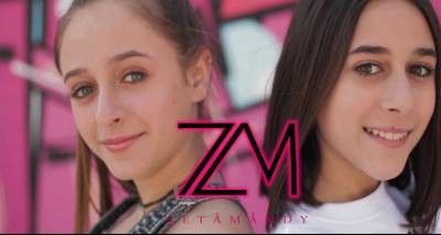 &Lambda;ή&mu;&nu;&omicron;&sigmaf;: &Mu;&epsilon; &delta;&iota;&kappa;ό &tau;&omicron;&upsilon;&sigmaf; &tau;&rho;&alpha;&gamma;&omicron;ύ&delta;&iota; &omicron;&iota; &mu;&iota;&kappa;&rho;έ&sigmaf; &alpha;&rho;&tau;ί&sigma;&tau;&epsilon;&sigmaf; &alpha;&pi;ό &tau;&eta;&nu; &Alpha;&tau;&sigma;&iota;&kappa;ή (video)