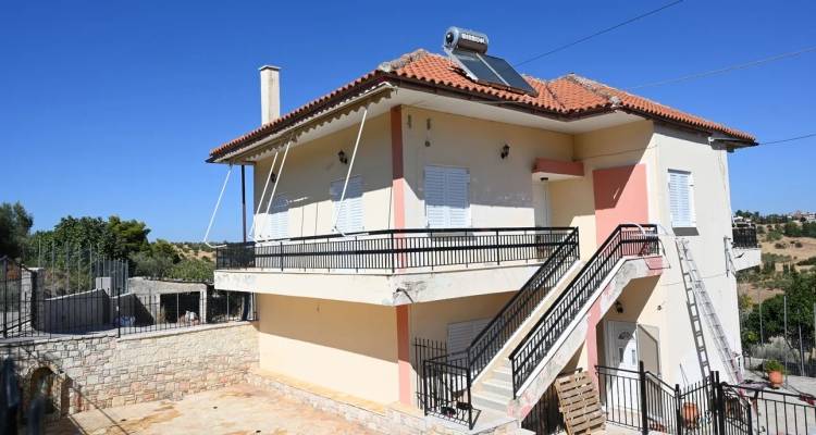 Βοιωτία: Εξετάζεται ανθρωποκτονία από δόλο για την 62χρονη που έθαψε τη μητέρα της σε στάβλο | «Κλειδί» ο γιος της