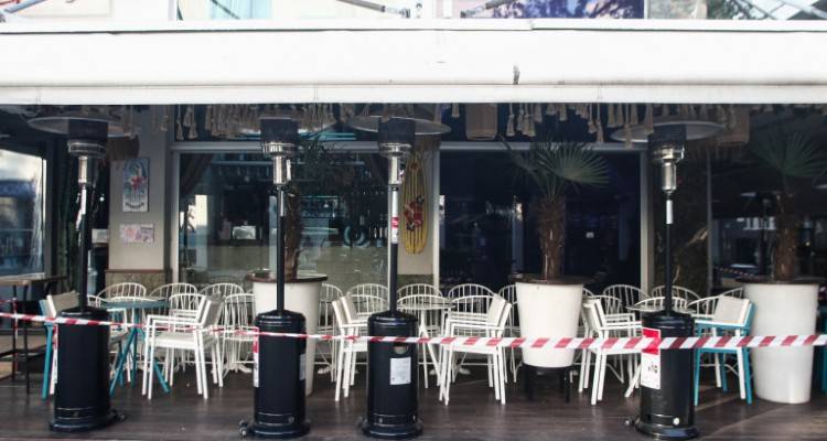 Εστίαση: Εως 5.000 ευρώ για προμήθεια θερμαντικών σωμάτων για τους εξωτερικούς χώρους των καταστημάτων