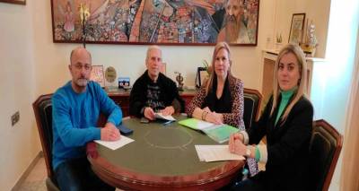 sti-dimarxo-limnou-o-proedro-kai-meli-ds-tou-kentrou-prolipsis-polioxni