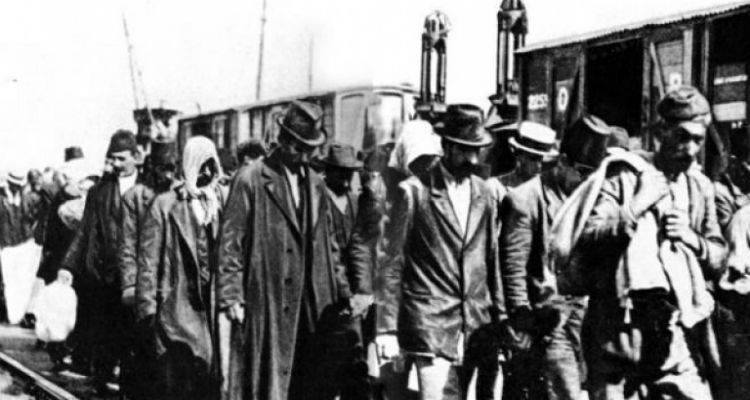 100 &chi;&rho;ό&nu;&iota;&alpha; &alpha;&pi;ό &tau;&eta;&nu; &Gamma;&epsilon;&nu;&omicron;&kappa;&tau;&omicron;&nu;ί&alpha; &tau;&omega;&nu; &Pi;&omicron;&nu;&tau;ί&omega;&nu;: &Eta; &beta;΄&phi;ά&sigma;&eta; &tau;&omicron;&upsilon; &alpha;&phi;&alpha;&nu;&iota;&sigma;&mu;&omicron;ύ &kappa;&alpha;&iota; &tau;&omicron;&upsilon; &xi;&epsilon;&rho;&iota;&zeta;&omega;&mu;&omicron;ύ &tau;&omicron;&upsilon; &pi;&omicron;&nu;&tau;&iota;&alpha;&kappa;&omicron;ύ &epsilon;&lambda;&lambda;&eta;&nu;&iota;&sigma;&mu;&omicron;ύ