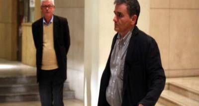 &Pi;&alpha;&rho;&alpha;&mu;έ&nu;&omicron;&upsilon;&nu; &laquo;&alpha;&gamma;&kappa;ά&theta;&iota;&alpha;&raquo; &sigma;&tau;&eta; &delta;&iota;&alpha;&pi;&rho;&alpha;&gamma;&mu;ά&tau;&epsilon;&upsilon;&sigma;&eta; &mu;&epsilon; &tau;&omicron;&upsilon;&sigmaf; &delta;&alpha;&nu;&epsilon;&iota;&sigma;&tau;έ&sigmaf; | &Sigma;&epsilon; &laquo;&kappa;ό&kappa;&kappa;&iota;&nu;&alpha;&raquo; &delta;ά&nu;&epsilon;&iota;&alpha;, &alpha;&phi;&omicron;&rho;&omicron;&lambda;ό&gamma;&eta;&tau;&omicron;, &sigma;&upsilon;&nu;&tau;ά&xi;&epsilon;&iota;&sigmaf;
