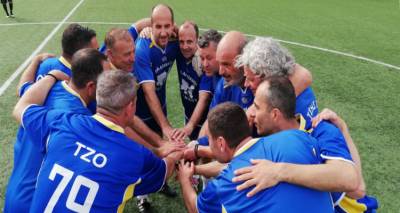 &laquo;Ό&lambda;&omicron;&iota; &mu;&alpha;&zeta;ί &gamma;&iota;&alpha; &tau;&eta; &Mu;έ&rho;&sigma;&alpha;&raquo;: &Phi;&iota;&lambda;&alpha;&nu;&theta;&rho;&omega;&pi;&iota;&kappa;ό&sigmaf; &alpha;&gamma;ώ&nu;&alpha;&sigmaf; &pi;&omicron;&delta;&omicron;&sigma;&phi;&alpha;ί&rho;&omicron;&upsilon; &Pi;&alpha;&lambda;&alpha;ί&mu;&alpha;&chi;&omega;&nu; &Lambda;ή&mu;&nu;&omicron;&upsilon; &ndash; &Pi;&alpha;&lambda;&alpha;ί&mu;&alpha;&chi;&omega;&nu; &Delta;ό&xi;&alpha;&sigmaf; &Delta;&rho;ά&mu;&alpha;&sigmaf;