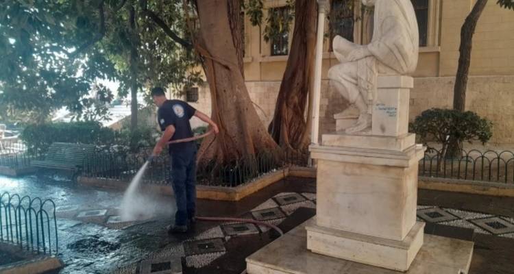 &Rho;ό&delta;&omicron;&sigmaf;: &Mu;&epsilon;&tau;&alpha;&kappa;&iota;&nu;ή&theta;&eta;&kappa;&alpha;&nu; ό&lambda;&omicron;&iota; &omicron;&iota; &mu;&epsilon;&tau;&alpha;&nu;ά&sigma;&tau;&epsilon;&sigmaf; &alpha;&pi;ό &tau;&omicron; &kappa;έ&nu;&tau;&rho;&omicron; &tau;&omicron;&upsilon; &nu;&eta;&sigma;&iota;&omicron;ύ -&Kappa;&alpha;&theta;&alpha;&rho;ί&sigma;&tau;&eta;&kappa;&alpha;&nu; &pi;ά&rho;&kappa;&alpha; &kappa;&alpha;&iota; &pi;&lambda;&alpha;&tau;&epsilon;ί&epsilon;&sigmaf; [&epsilon;&iota;&kappa;ό&nu;&epsilon;&sigmaf;]