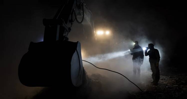 Τουρκία: Πανικό προκάλεσαν οι δύο νέοι ισχυροί σεισμοί -Τρεις νεκροί, 213 τραυματίες, κτίρια κατέρρευσαν