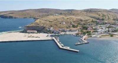 &Omicron;&iota; &kappa;ά&tau;&omicron;&iota;&kappa;&omicron;&iota; &tau;&omicron;&upsilon; Ά&eta; &Sigma;&tau;&rho;ά&tau;&eta;, &xi;&epsilon;&pi;έ&rho;&alpha;&sigma;&alpha;&nu; &tau;&omicron; &sigma;&tau;ό&chi;&omicron; &epsilon;&xi;&omicron;&iota;&kappa;&omicron;&nu;ό&mu;&eta;&sigma;&eta;&sigmaf; &nu;&epsilon;&rho;&omicron;ύ &kappa;&alpha;&iota; &alpha;&pi;έ&delta;&epsilon;&iota;&xi;&alpha;&nu; ό&tau;&iota; &laquo;&Tau;&omicron; &nu;&epsilon;&rho;ό &epsilon;ί&nu;&alpha;&iota; &sigma;&tau;&alpha; &Chi;έ&rho;&iota;&alpha; &mu;&alpha;&sigmaf;&raquo;