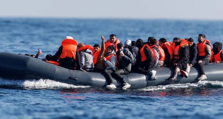 &Beta;&rho;&epsilon;&tau;&alpha;&nu;ί&alpha; : &Omicron;&iota; &beta;&omicron;&upsilon;&lambda;&epsilon;&upsilon;&tau;έ&sigmaf; &alpha;&pi;έ&rho;&rho;&iota;&psi;&alpha;&nu; &tau;&iota;&sigmaf; &tau;&rho;&omicron;&pi;&omicron;&lambda;&omicron;&gamma;ί&epsilon;&sigmaf; &tau;&eta;&sigmaf; &Beta;&omicron;&upsilon;&lambda;ή&sigmaf; &tau;&omega;&nu; &Lambda;ό&rho;&delta;&omega;&nu; &sigma;&tau;&omicron; &nu;&omicron;&mu;&omicron;&sigma;&chi;έ&delta;&iota;&omicron; &gamma;&iota;&alpha; &tau;&eta; &Rho;&omicron;&upsilon;ά&nu;&tau;&alpha;
