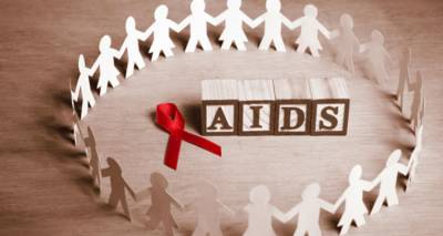 1&eta; &Delta;&epsilon;&kappa;&epsilon;&mu;&beta;&rho;ί&omicron;&upsilon;: &Pi;&alpha;&gamma;&kappa;ό&sigma;&mu;&iota;&alpha; &eta;&mu;έ&rho;&alpha; &kappa;&alpha;&tau;ά &tau;&omicron;&upsilon; AIDS