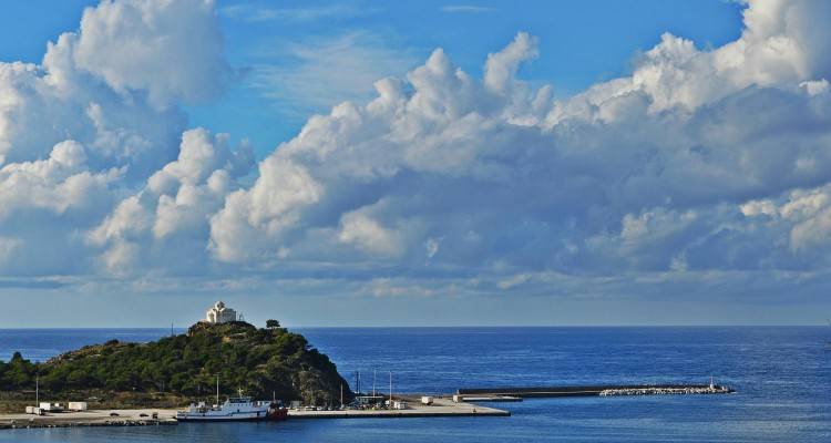 Ποιο πλοίο έκανε ποδαρικό στο λιμάνι της Μύρινας;