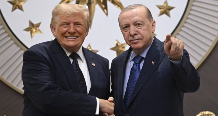 &Omicron; &Tau;&rho;&alpha;&mu;&pi; &alpha;&lambda;&lambda;ά&zeta;&epsilon;&iota; &tau;&iota;&sigmaf; &iota;&sigma;&omicron;&rho;&rho;&omicron;&pi;ί&epsilon;&sigmaf; &sigma;&tau;&omicron; &Nu;&Alpha;&Tau;&Omicron;: &Sigma;&tau;ή&rho;&iota;&xi;&eta; &sigma;&epsilon; &Epsilon;&rho;&nu;&tau;&omicron;&gamma;ά&nu;, &epsilon;&pi;ί&theta;&epsilon;&sigma;&eta; &sigma;&tau;&omicron;&upsilon;&sigmaf; &Epsilon;&upsilon;&rho;&omega;&pi;&alpha;ί&omicron;&upsilon;&sigmaf; &kappa;&alpha;&iota; &pi;&alpha;&zeta;ά&rho;&iota; &gamma;&iota;&alpha; &tau;&alpha; F-35