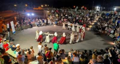 &Mu;&omicron;ύ&delta;&rho;&omicron;&sigmaf;: &Tau;&omicron; 2&omicron; &Phi;&epsilon;&sigma;&tau;&iota;&beta;ά&lambda; &Pi;&alpha;&rho;&alpha;&delta;&omicron;&sigma;&iota;&alpha;&kappa;ώ&nu; &Chi;&omicron;&rho;ώ&nu; έ&rho;&chi;&epsilon;&tau;&alpha;&iota; &sigma;&tau;&iota;&sigmaf; 18 &kappa;&alpha;&iota; 19 &Iota;&omicron;&upsilon;&lambda;ί&omicron;&upsilon;