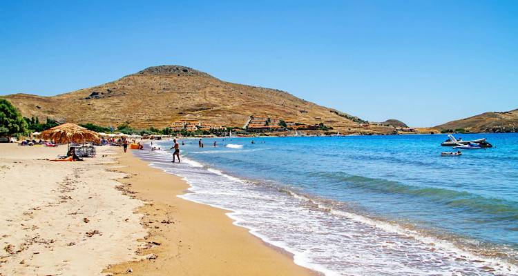 Στο νοσοκομείο Λήμνου 19χρονη σέρφερ