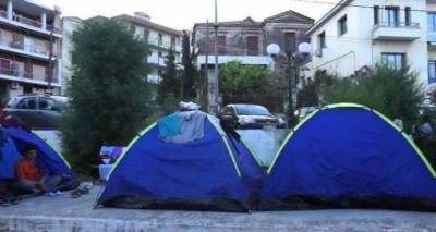 &Chi;&rho;&upsilon;&sigma;έ&sigmaf; &delta;&omicron;&upsilon;&lambda;&epsilon;&iota;έ&sigmaf; &sigma;&epsilon; &omicron;ί&kappa;&omicron; &alpha;&nu;&omicron;&chi;ή&sigmaf; &sigma;&tau;&eta;&nu; &Mu;&upsilon;&tau;&iota;&lambda;ή&nu;&eta; &alpha;&pi;ό &tau;&omicron;&upsilon;&sigmaf; &mu;&epsilon;&tau;&alpha;&nu;ά&sigma;&tau;&epsilon;&sigmaf; (video)