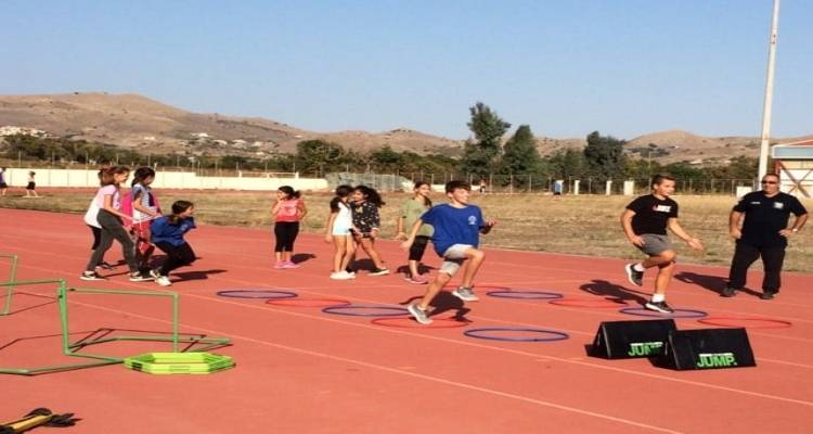 &Eta; &Alpha;.&Epsilon;.&Lambda;. &pi;&rho;&omicron;&sigma;&kappa;&alpha;&lambda;&epsilon;ί &tau;&omicron;&upsilon;&sigmaf; &mu;&iota;&kappa;&rho;&omicron;ύ&sigmaf; &alpha;&theta;&lambda;&eta;&tau;έ&sigmaf; &sigma;&epsilon; &gamma;&iota;&omicron;&rho;&tau;ή &sigma;&tau;ί&beta;&omicron;&upsilon; &gamma;&iota;&alpha; &tau;&omicron; &kappa;&lambda;&epsilon;ί&sigma;&iota;&mu;&omicron; &tau;&eta;&sigmaf; &chi;&rho;&omicron;&nu;&iota;ά&sigmaf;