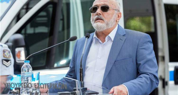 &Mu;&epsilon; &tau;&omicron;&upsilon;&sigmaf; &delta;&eta;&mu;ά&rho;&chi;&omicron;&upsilon;&sigmaf; &Lambda;έ&sigma;&beta;&omicron;&upsilon;, &Chi;ί&omicron;&upsilon; &kappa;&alpha;&iota; &Sigma;ά&mu;&omicron;&upsilon; &sigma;&upsilon;&nu;&alpha;&nu;&tau;ή&theta;&eta;&kappa;&epsilon; &omicron; &Kappa;&omicron;&upsilon;&rho;&omicron;&upsilon;&mu;&pi;&lambda;ή&sigmaf;