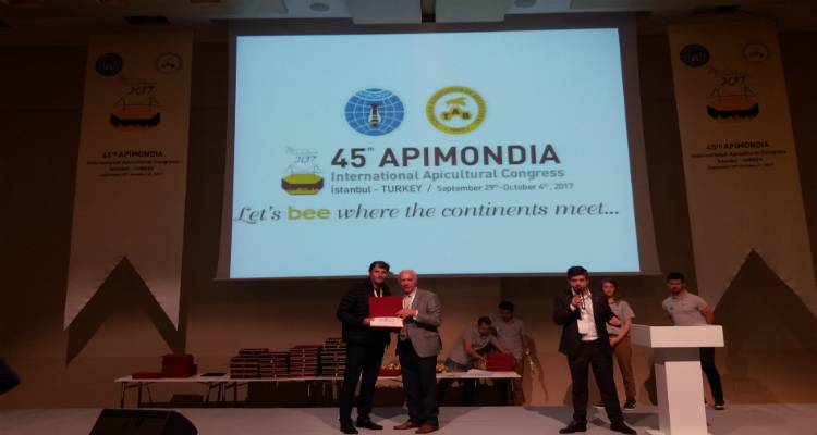 Ο Δ. Χασάπης στον FM 100 για τη νέα διεθνή διάκριση του κορυφαίου μελιού της Λήμνου (mp3 &amp; photos)