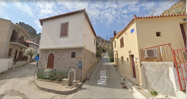 &Mu;ύ&rho;&iota;&nu;&alpha;: &Kappa;&lambda;&epsilon;&iota;&sigma;&tau;ή &kappa;&alpha;&iota; &tau;&eta; &Delta;&epsilon;&upsilon;&tau;έ&rho;&alpha; &sigma;&tau;&eta;&nu; &kappa;&upsilon;&kappa;&lambda;&omicron;&phi;&omicron;&rho;ί&alpha; &eta; &omicron;&delta;ό&sigmaf; &Nu;&epsilon;&phi;έ&lambda;&eta;&sigmaf;