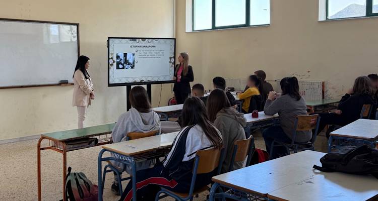 &Omicron;&iota; &mu;&alpha;&theta;&eta;&tau;έ&sigmaf; &tau;&omicron;&upsilon; &Gamma;&upsilon;&mu;&nu;&alpha;&sigma;ί&omicron;&upsilon; &Mu;ύ&rho;&iota;&nu;&alpha;&sigmaf; &gamma;&nu;&omega;&rho;ί&zeta;&omicron;&upsilon;&nu; &tau;&iota;&sigmaf; &Kappa;&omicron;&iota;&nu;&omega;&nu;&iota;&kappa;έ&sigmaf; &Delta;&omicron;&mu;έ&sigmaf; &tau;&omicron;&upsilon; &Delta;ή&mu;&omicron;&upsilon; &kappa;&alpha;&iota; &tau;&eta;&nu; &kappa;&omicron;&iota;&nu;ό&tau;&eta;&tau;&alpha; &Rho;&omicron;&mu;ά