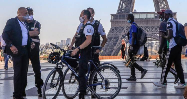 Εκπληκτοι στην Ευρώπη με τον κορωνοϊό: Το lockdown «σκεπάζει» την ΕΕ | Δραματικά SOS από Φον ντερ Λάιεν, Μακρόν