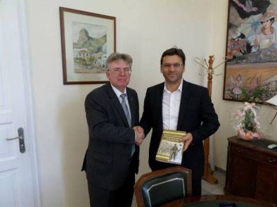 &Alpha;&pi;&omicron;&chi;&omega;&rho;&omicron;ύ&nu; &sigma;ή&mu;&epsilon;&rho;&alpha; &alpha;&pi;ό &tau;&eta; &Lambda;ή&mu;&nu;&omicron; &omicron;&iota; 120 &epsilon;&pi;&iota;&sigma;&kappa;έ&pi;&tau;&epsilon;&sigmaf; &alpha;&pi;ό &tau;&eta; &Rho;&omega;&sigma;ί&alpha;