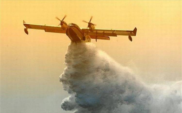 Σε εξέλιξη μεγάλη φωτιά στη Μουρτερή Ευβοίας