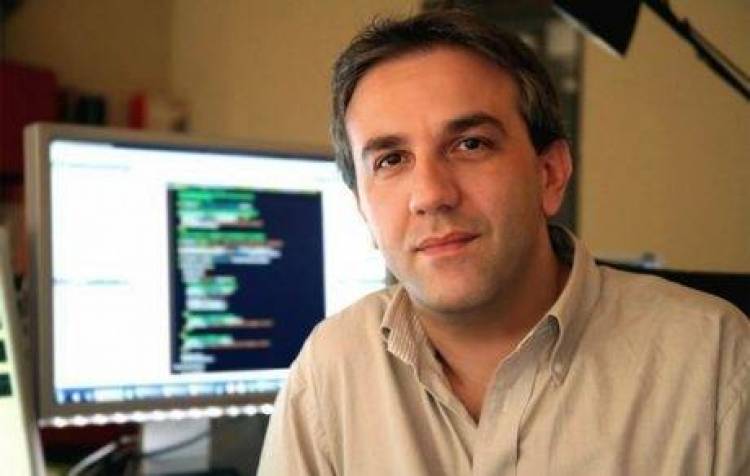 Στην Ελλάδα συνελήφθη για παράνομο τηλεοπτικό σταθμό, στο Λας Βέγκας αναγνωρίζεται ως καινοτόμος