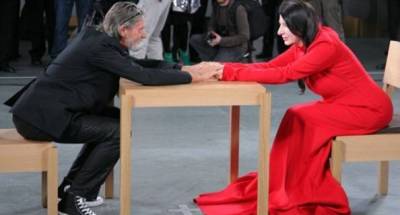&Mu;&iota;&alpha; &iota;&sigma;&tau;&omicron;&rho;ί&alpha; έ&rho;&omega;&tau;&alpha;, &epsilon;&nu;ό&sigmaf; &lambda;&epsilon;&pi;&tau;&omicron;ύ &sigma;&iota;&gamma;ή